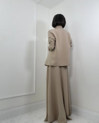 Burcu Aslan TOTAL OUTFIT CASI LOOK (JACKET + SKIRT)