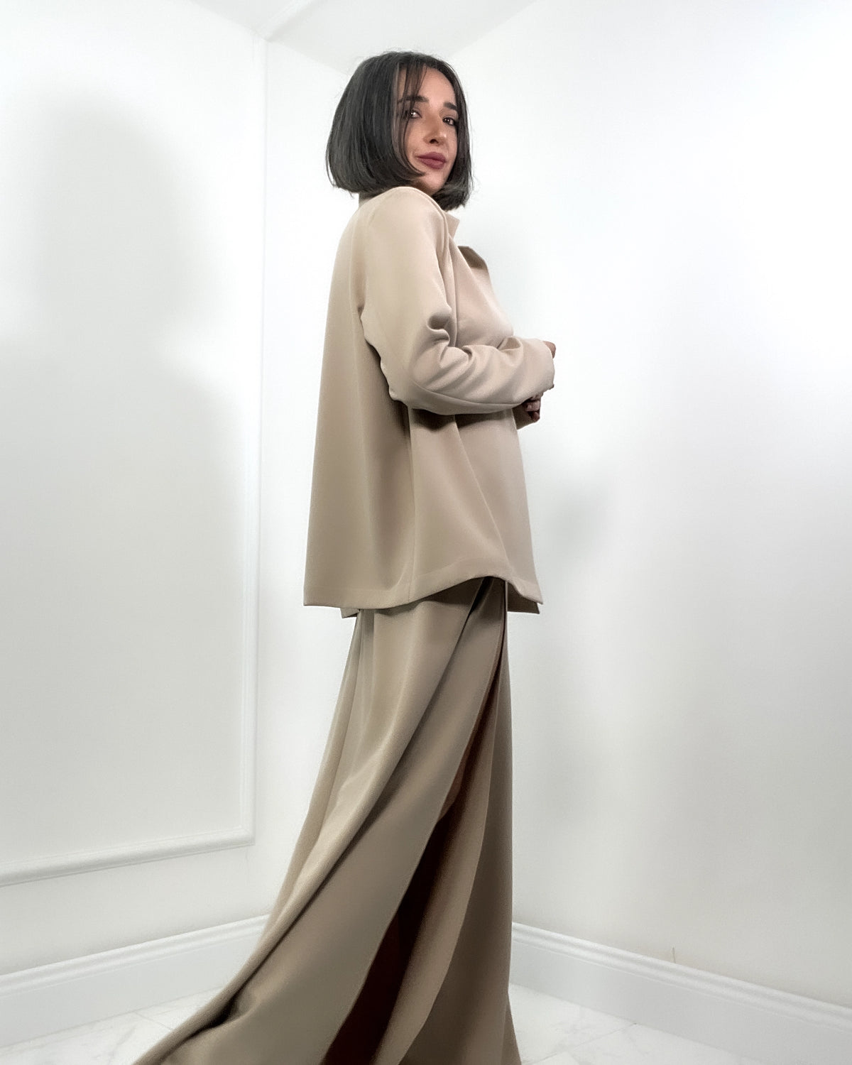 Burcu Aslan TOTAL OUTFIT CASI LOOK (JACKET + SKIRT)