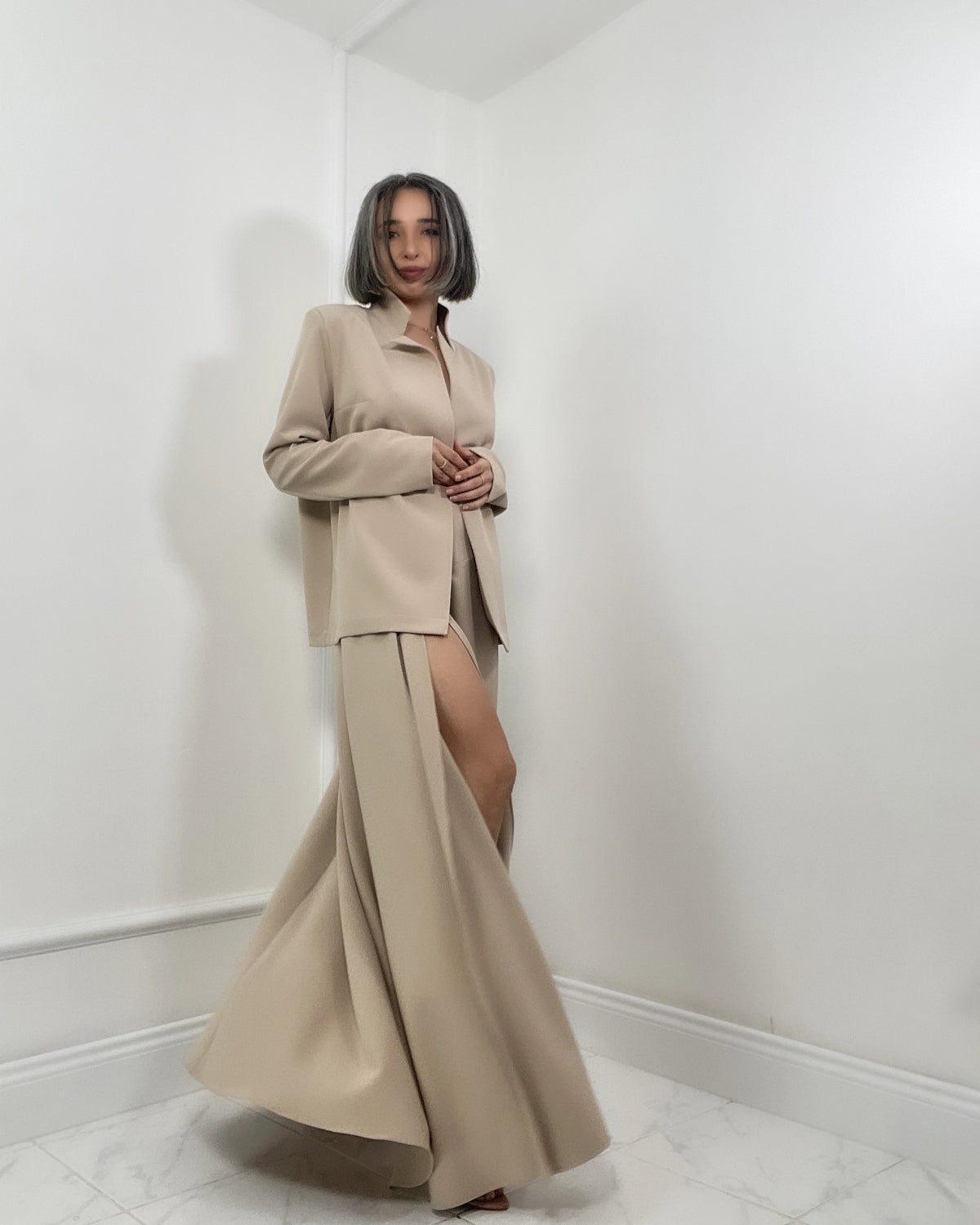 Burcu Aslan TOTAL OUTFIT CASI LOOK (JACKET + SKIRT)